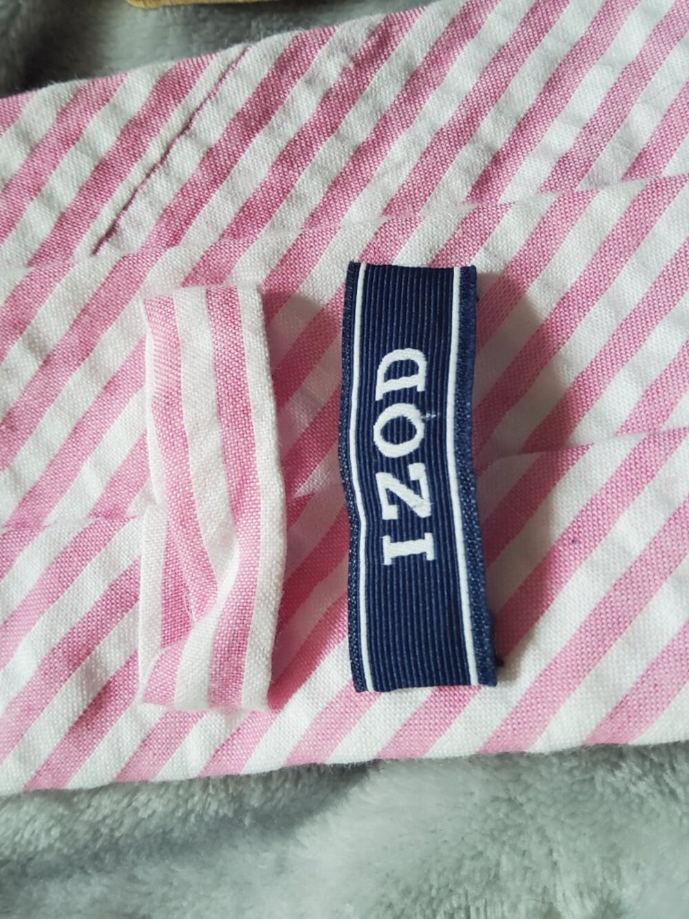 Izod Vintage 80s Style Pink and White Men's necktie